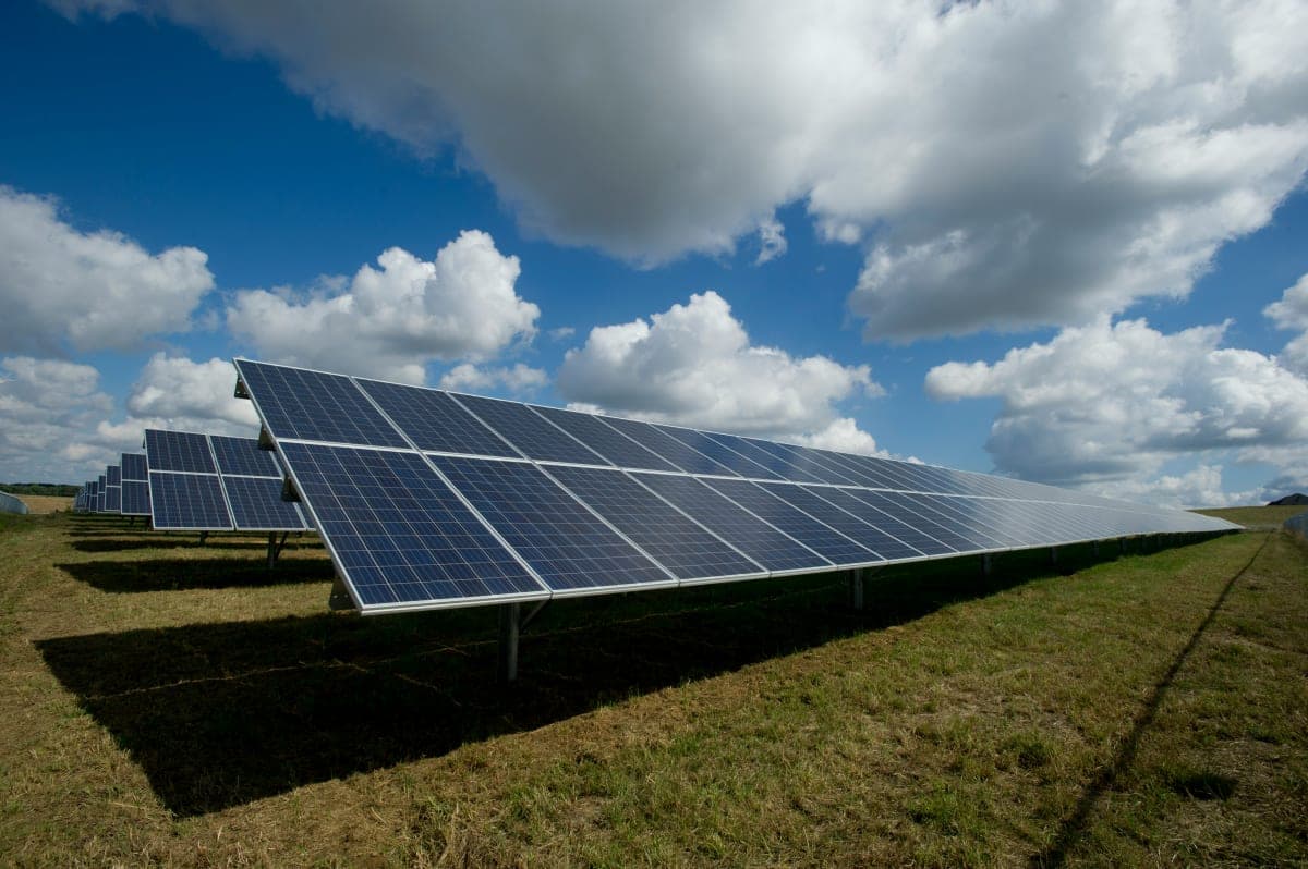 Global Energy Transition: Solar and Wind Reach Historic Grid Capacity